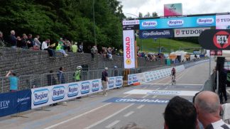 La conquista della maglia rosa da parte di Anna Van Der Breggen sul Nevegal