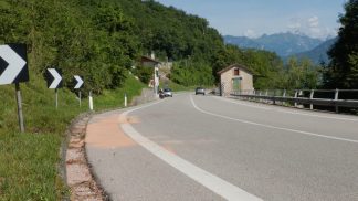 Schianto sull’Alemagna, muore 19enne