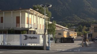 Slitta il tavolo ministeriale sulla Hydro di Feltre. La Fiom: “Servono risposte concrete sul futuro”