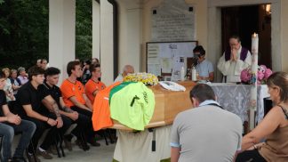 Addio a Thomas Da Rold, il commosso abbraccio della comunità