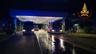 Incendio nella notte alla Ecorav di Longarone, nessuna persona coinvolta