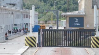 Hydro, trattativa dimezzata senza l’estrusione: sale la preoccupazione di sindacati e lavoratori