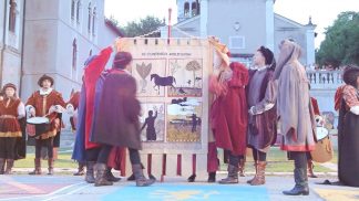 Aperta ufficialmente la 47a edizione del Palio Città di Feltre: svelato il drappo d’autore