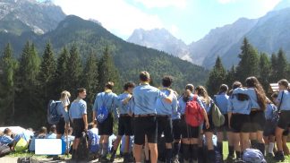 Scout in visita ai piedi del monte Cridola