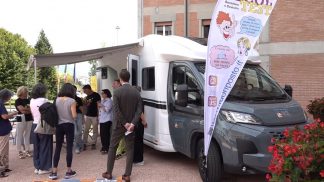 Nuovo camper per Fuoriposto: obiettivo, prevenire e studiare l’abuso di alcol tra i giovani