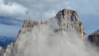 Il Pelmo frana, il sindaco Olivotto: “Grande attenzione e preoccupazione”