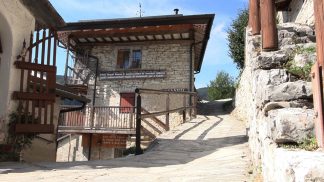 Il paese abbandonato salvato dai foresti: la rinascita di Chiappini a Lamon