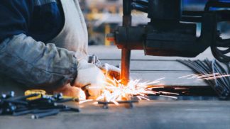 Lavoro e stipendi, l’analisi della Cgia: “Il salario minimo? Non basta, più importante stabilizzare”
