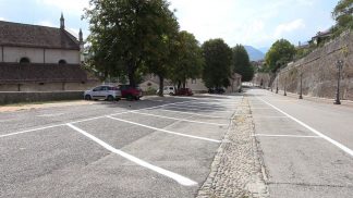 Feltre, tornano bianchi i parcheggi sotto gli ascensori
