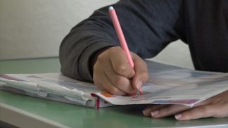 Inizia la scuola, tra crisi del personale e auguri agli studenti
