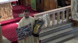 Il caloroso saluto delle comunità zoldane al parroco don Roberto De Nardin